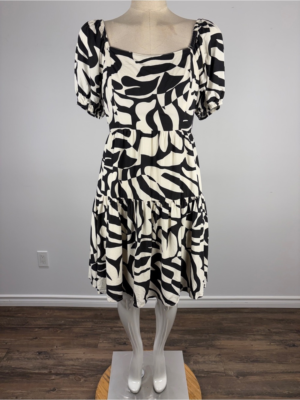 Jessica Simpson Abstract Zebra Print Puff Sleeve Tiered Midi Dress L